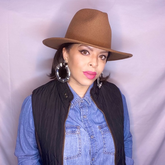 Welcome to my Closet! - Picture 5 of 8